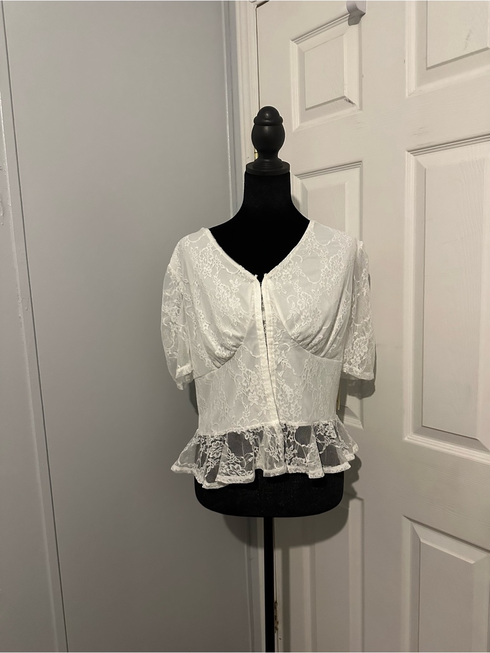 Liberty Love White Lace Peplum Short Sleeve Top